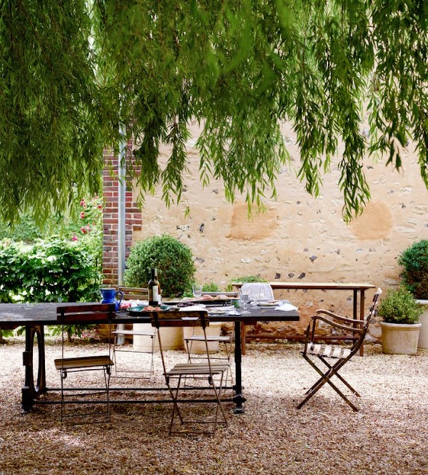 Un altro uso molto comune del granito schiacciato è quelli di definire e separare le diverse aree del giardino