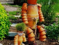 imagen Crea una escultura con macetas para tu jardín