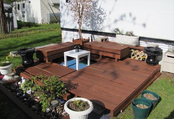 patios-con-deck-hechos-de-palets-01