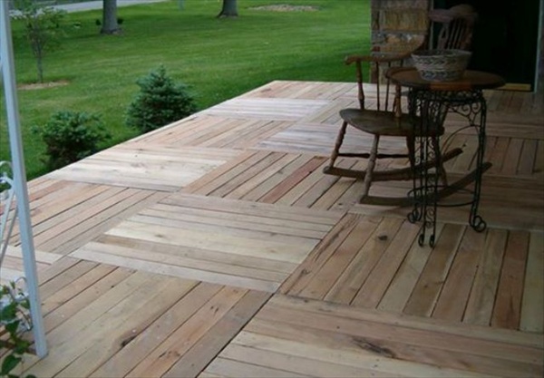 patios-con-deck-hechos-de-palets-03