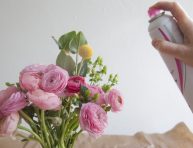 imagen Conservar flores con laca para el pelo