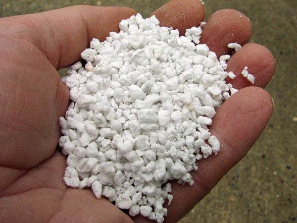 Qualities and benefits of the perlite 1