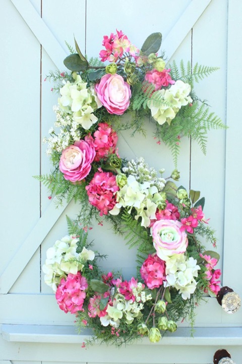 Decora tu puerta de entrada con arreglos florales