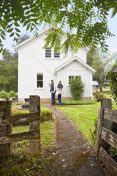 14 cercas encantadoras para tu patio trasero y delantero